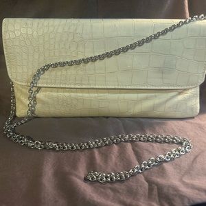 NWOT Unbranded Beige Faux Croc Ivory Clutch Handbag Crossbody Silver-tone chain